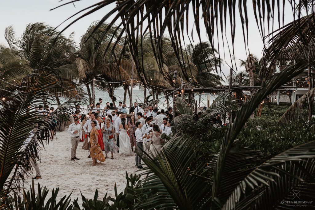 trouwfotograaf trouwen op het strand mexico tulum - wedding photographer angela bloemsaat